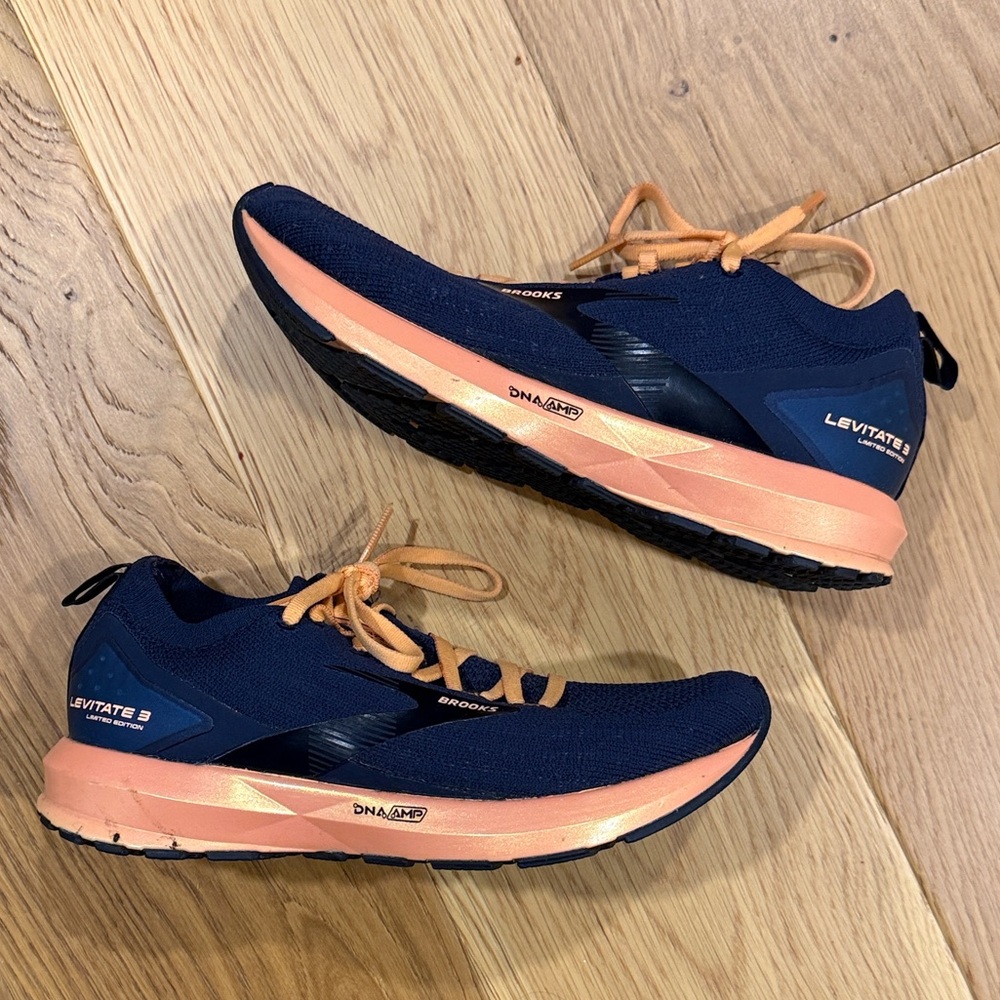 *Brooks Levitate 3 Mojolica Cantaloupe Sneakers Womens 6.5 B Blue Peach Running